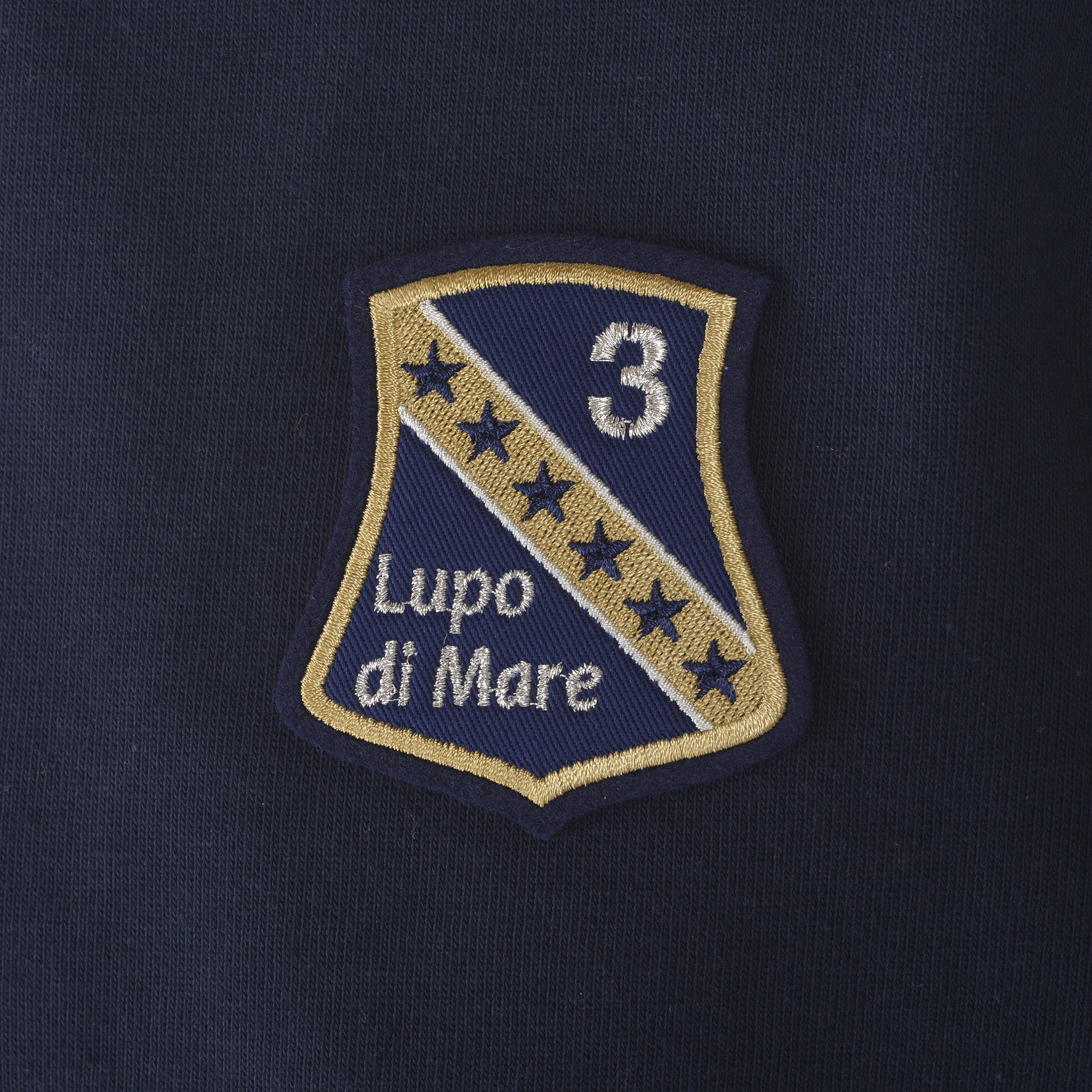 【公式】シナコバ(SINA COVA)ハーフジッププルオーバー 24210050 ネイビーのワッペン部分