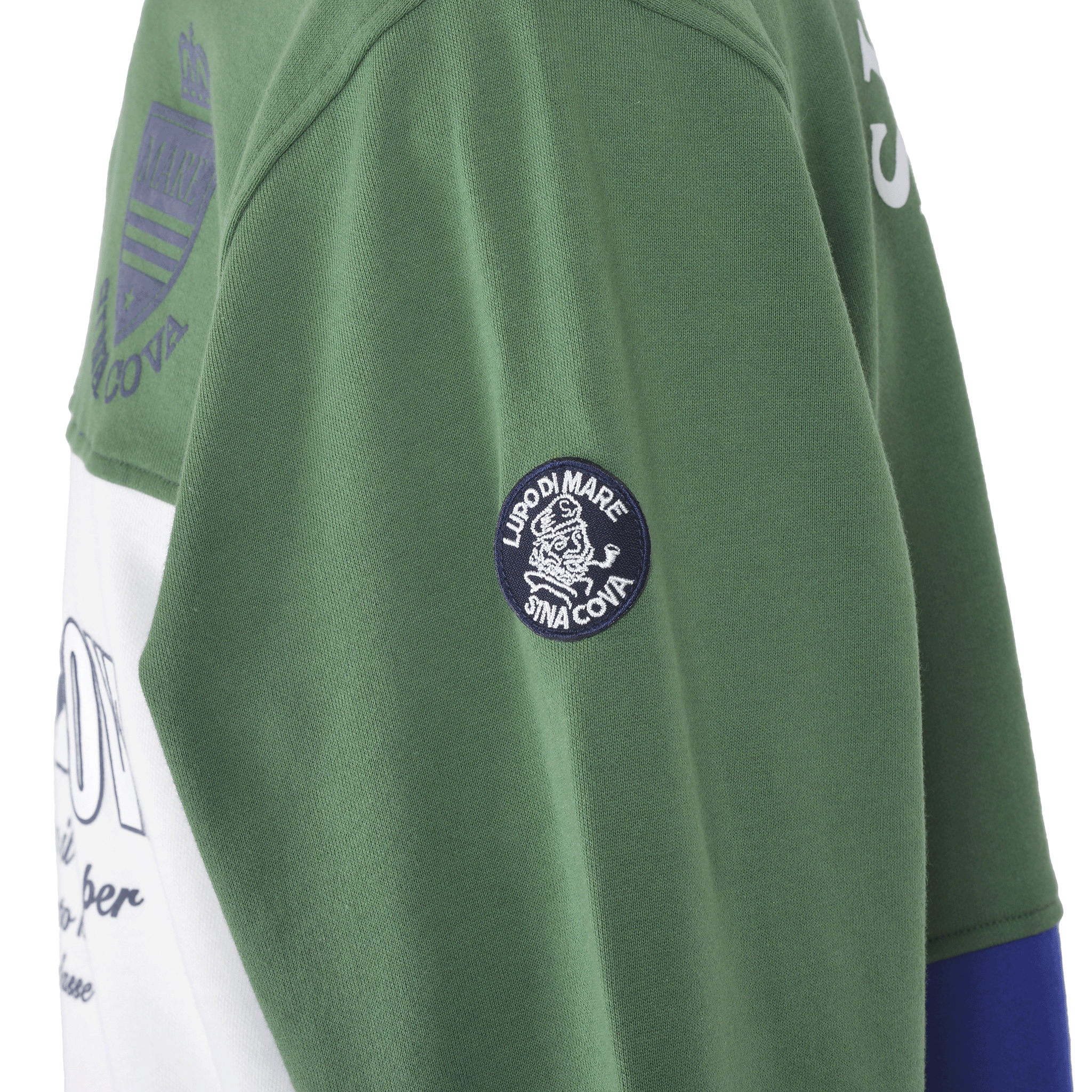 【公式】シナコバ(SINA COVA)クルーネックトレーナー 24210030 グリーンのワッペン部分