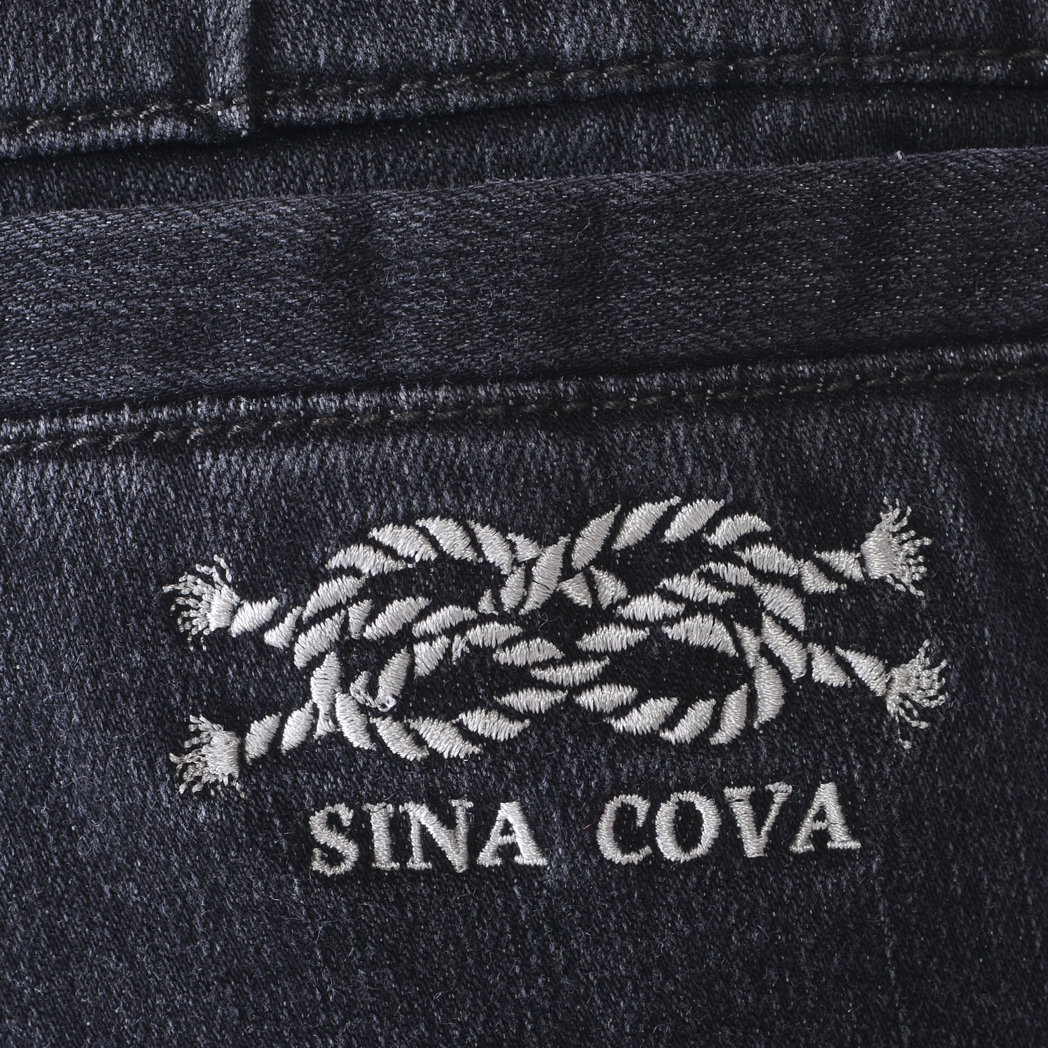 ノータックテーパードデニムパンツ 25225010