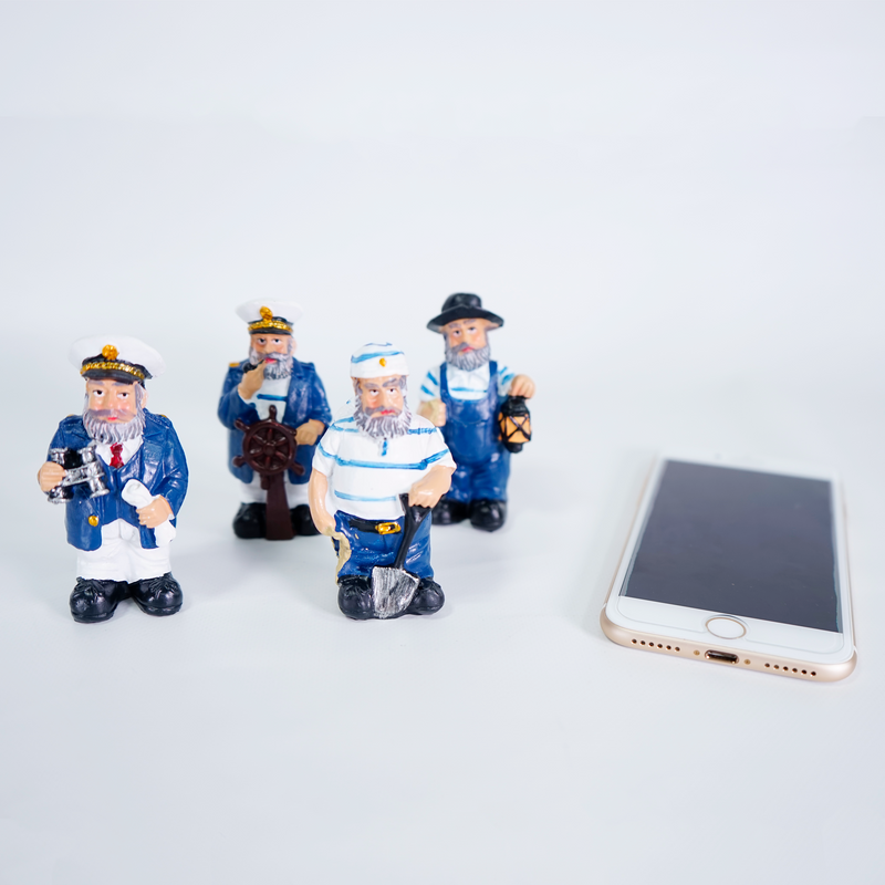 Captain and crew miniature objects (set of 4) 56197580